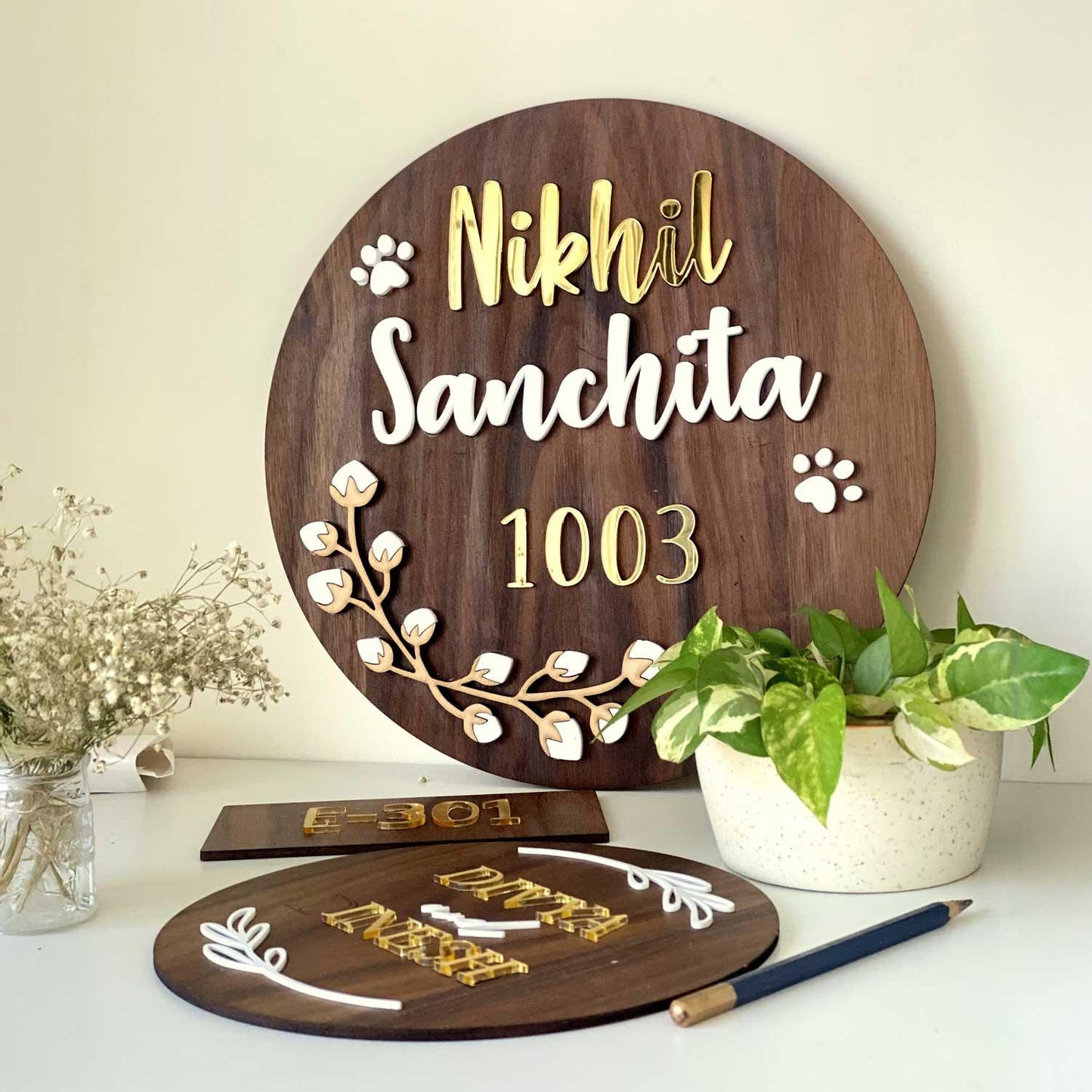 Cotton Flower Nameplate - Circle