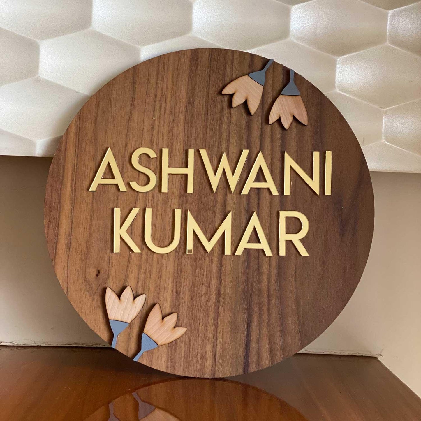 Tulip Flower Nameplate - Circle