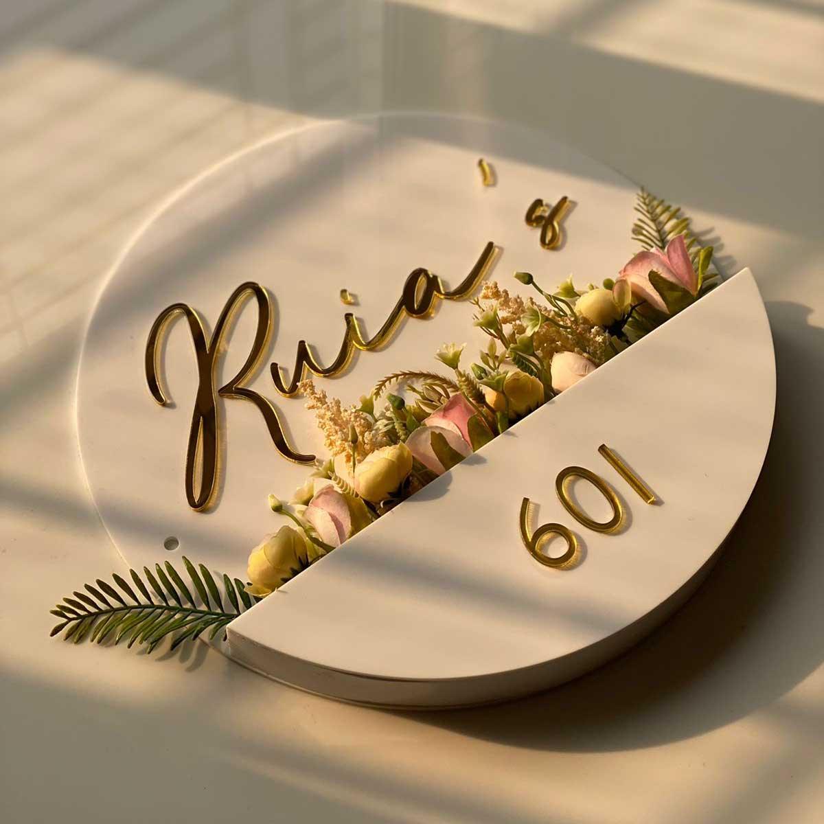White Floral Basket Nameplate - Circle