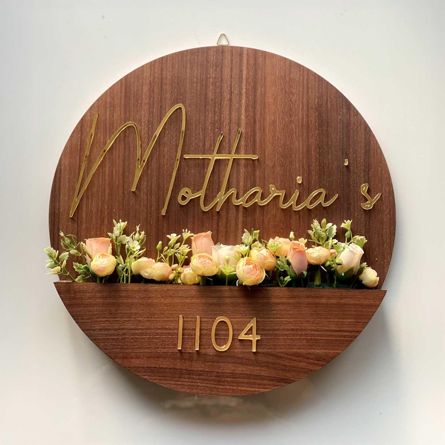 Wooden Floral Basket Nameplate - Circle
