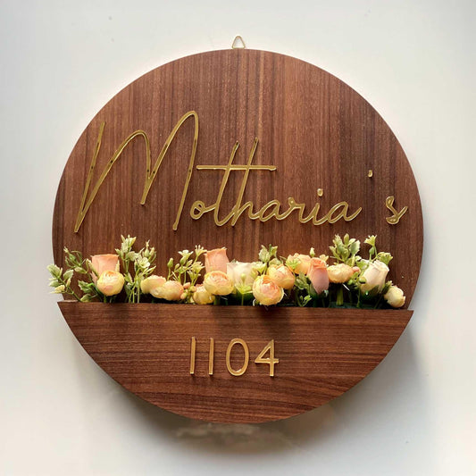 Wooden Floral Basket Nameplate - Circle