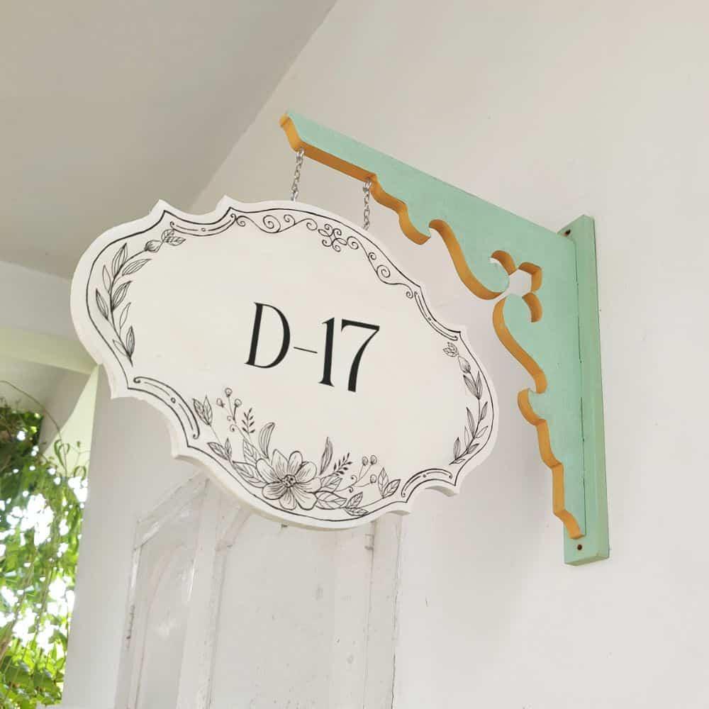 Hand-painted Hanging Name Plate - Mint Green Victorian Ivory