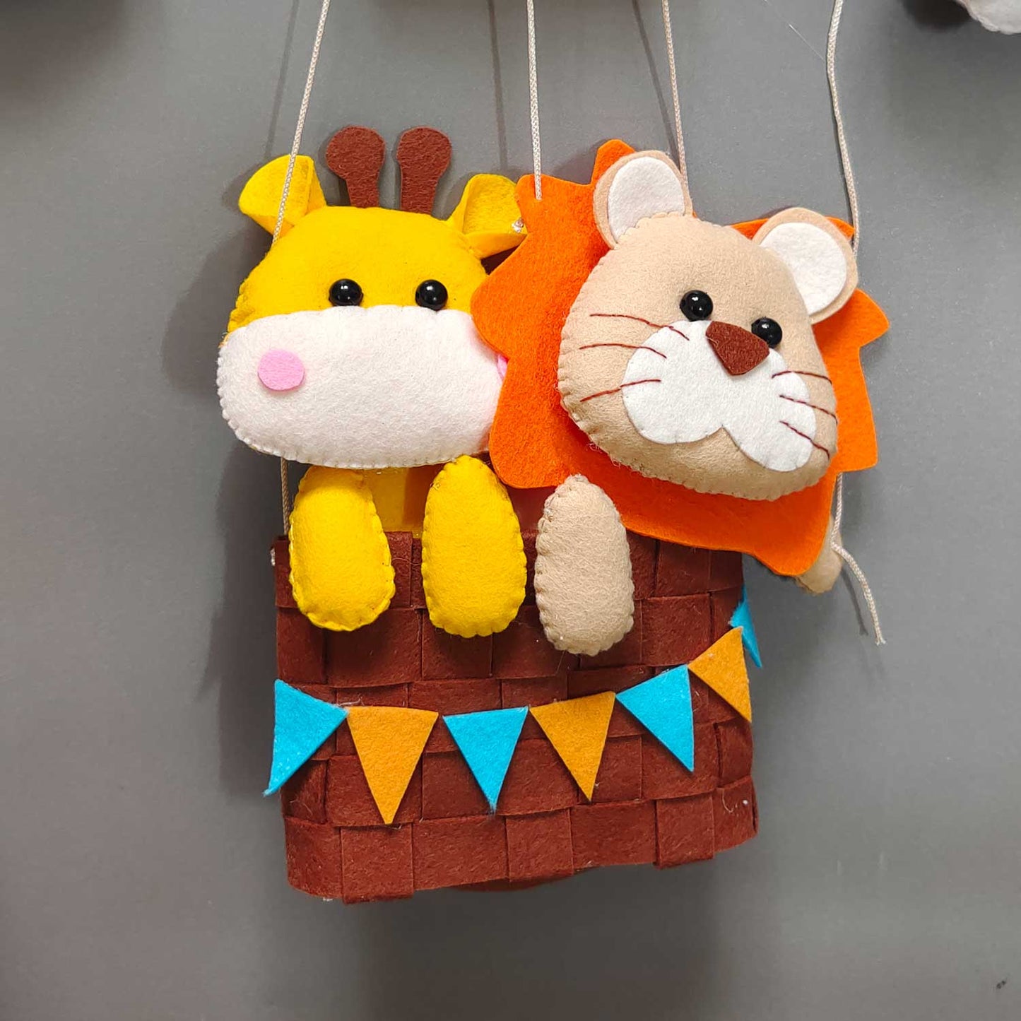 Lion & Giraffe in a Hot Air Balloon - Felt Name Plate